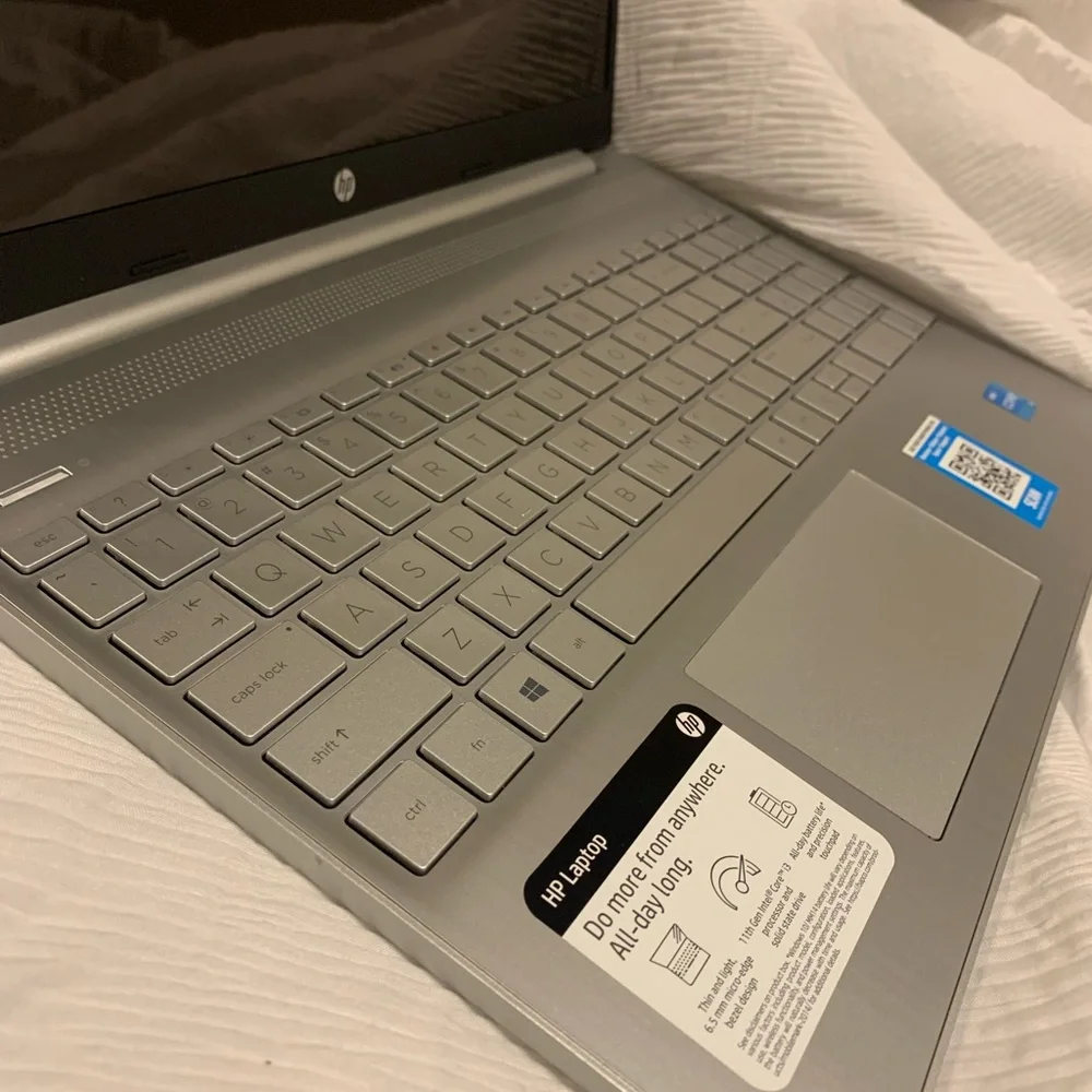 HP 15.6'' Touchscreen - Intel Core i3 - 8GB RAM - 256GB SSD - Natural Silver